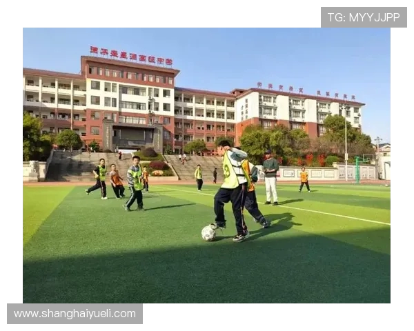 激情燃动绿茵赛场青春挥洒汗水拼搏书写体育竞技新篇章